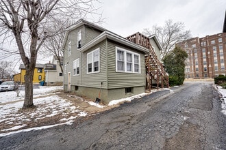 Building Photo - 426 N Lake St