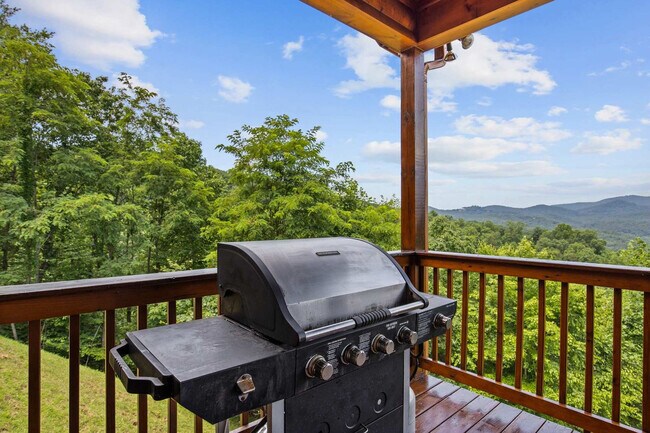 Building Photo - 121 Pontoosuc Dr