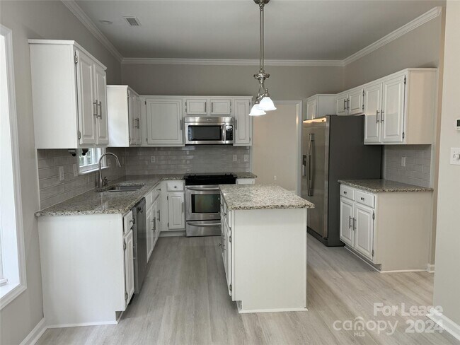 Building Photo - 129 Southhaven Dr