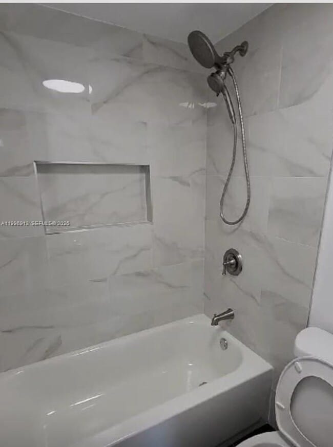 Building Photo - 2350 NE 135th St