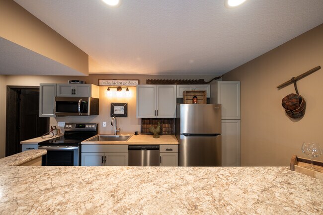 Building Photo - 280 Primrose Path