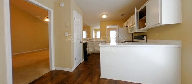 Building Photo - 133 Harbour Lake Dr