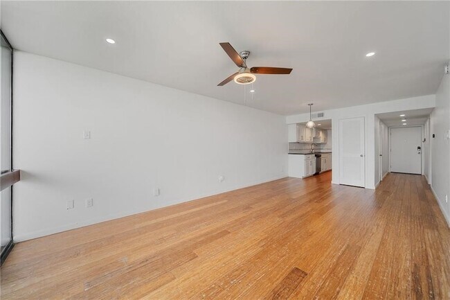 Building Photo - 4334 Ocean Dr
