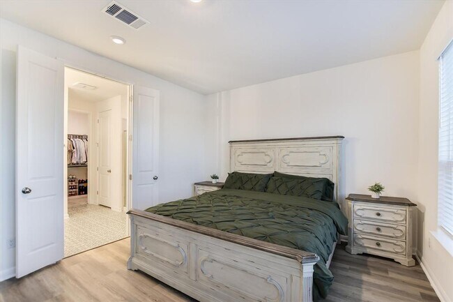 Building Photo - 737 Leeward Pass