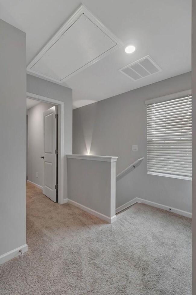 Building Photo - BRAND NEW 3 BEDROOM 3 BATH TOWNHOME WITH U...