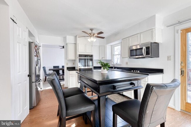 Building Photo - 10595 Blue Bell Way