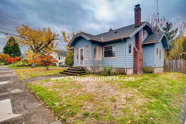 Building Photo - 3705 NE 72nd Ave