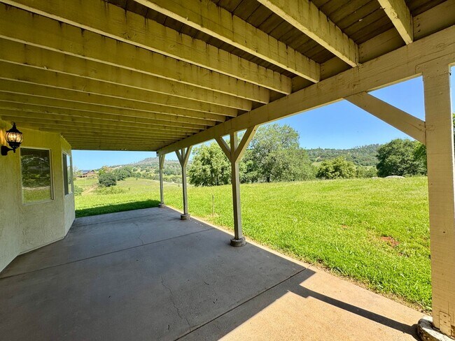 Building Photo - 6255 Peacock Way