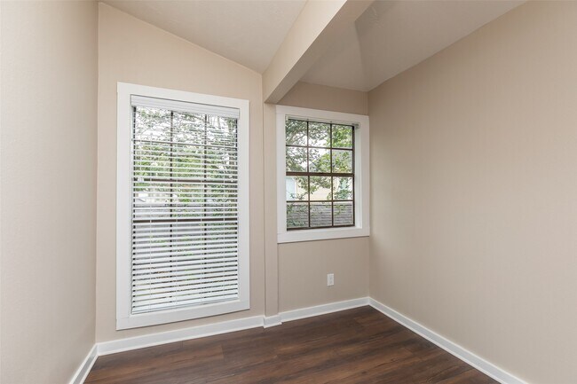 Building Photo - 1611 Oakdale St