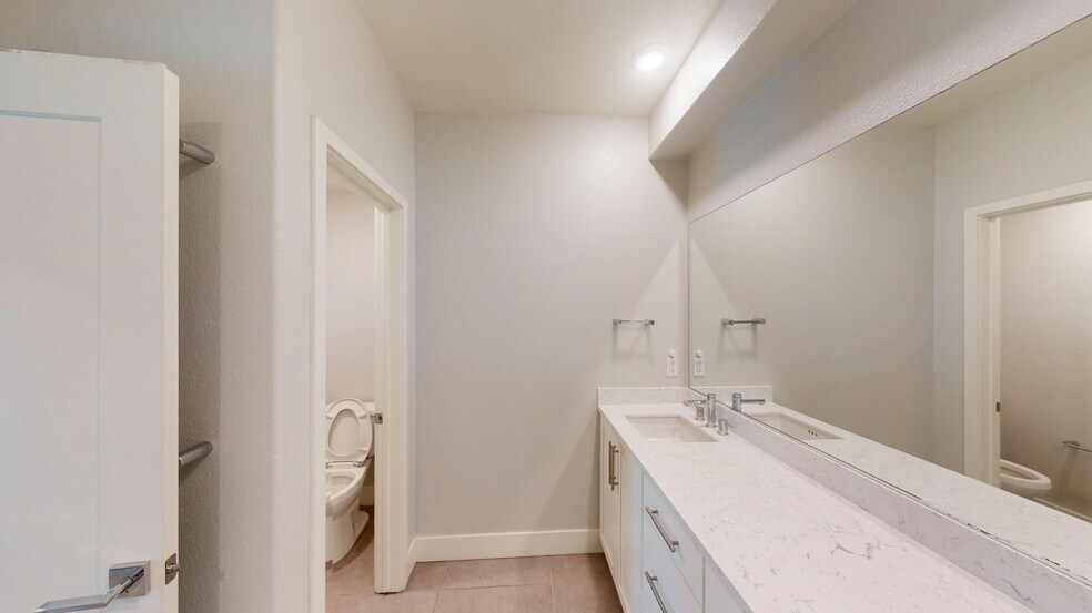 Building Photo - 44819 S Grimmer Blvd