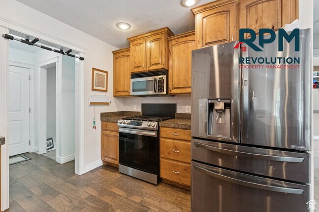 Building Photo - "Spacious 6-Bed Gem with Granite Touches & Cozy Fireplace in Morgan!"
