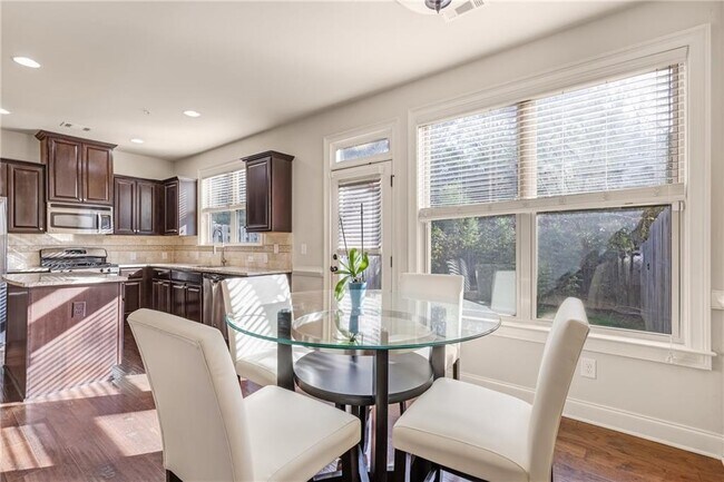 Building Photo - 2309 Oakton Pl