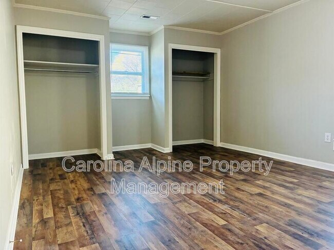 Building Photo - 410 Carolina Ave