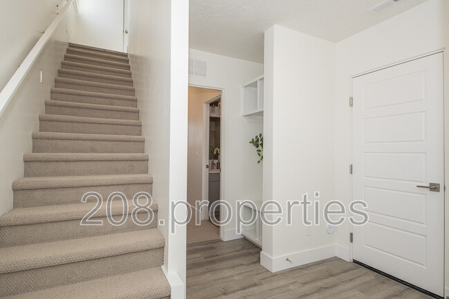 Building Photo - 486 E Violets Cv Ln