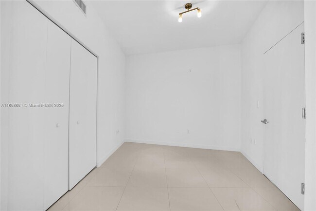 Building Photo - 900 Biscayne Blvd