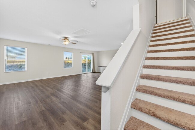 Building Photo - Available now! Stunning 3-Bedroom Home in Meredith Woods