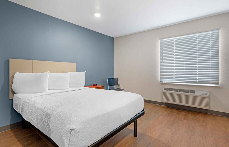 Building Photo - Furnished Studio-Fort Myers - Northeast