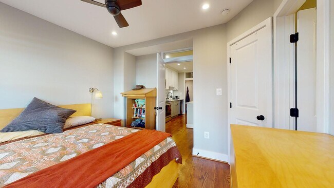 Building Photo - 1310 Holbrook St NE