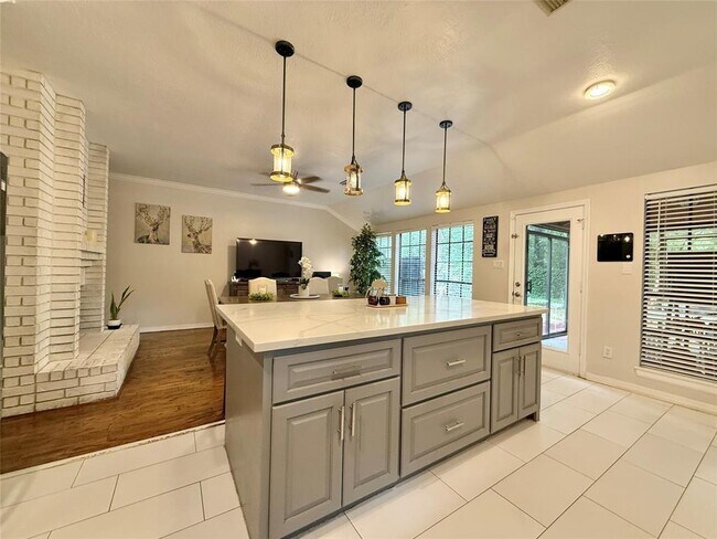 Building Photo - 42 Village Knoll Pl