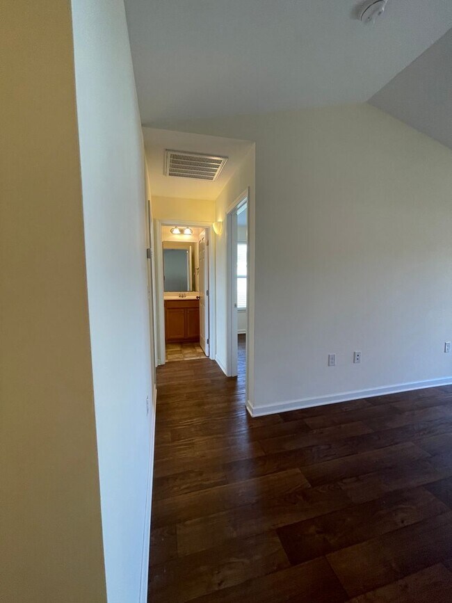 Building Photo - Don't miss this cute 3BR/2BA home in St. John's Ridge w/ attached garage!