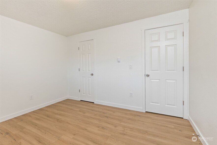 Building Photo - 1521 E 38th St