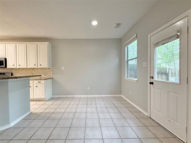 Building Photo - 23 Blue Creek Pl