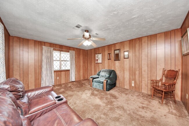 Building Photo - 535 Pampa St