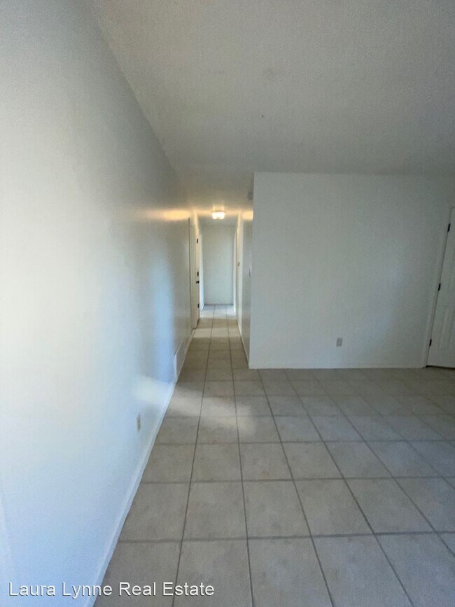Building Photo - 3 br, 1 bath House - 1101 E South Ave