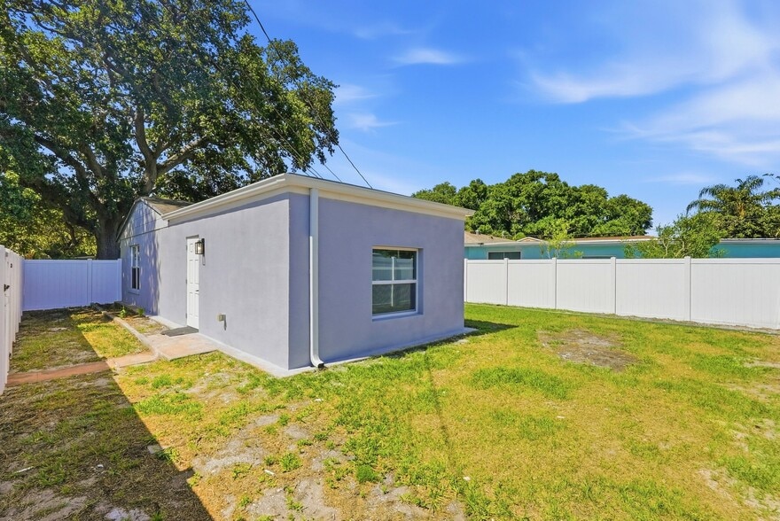 Building Photo - 2519 39th Ave N