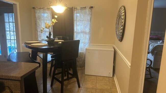 Building Photo - MOVE IN SPECIAL $500.00 OFF FIRST MONTHS R...