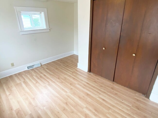 Building Photo - 2 BR Ranch Style Home with 1-Car Detached Garage