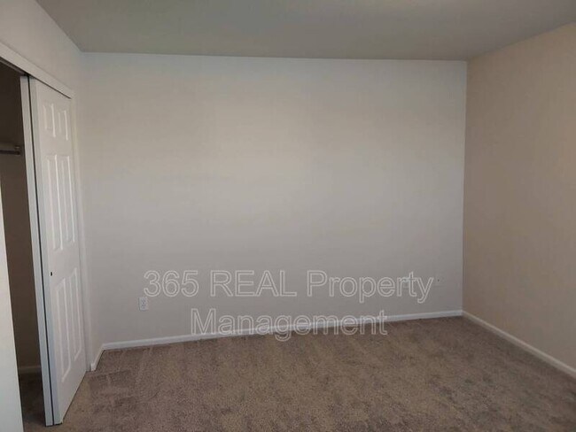 Building Photo - 1561 Pelican Lakes Point