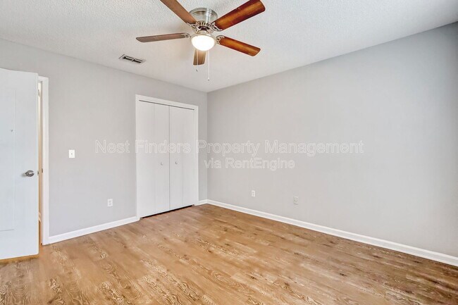 Building Photo - 10460 Roxbury Ln