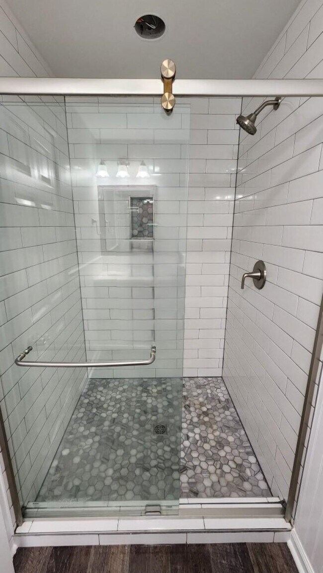 Building Photo - 395 Mineral Rd