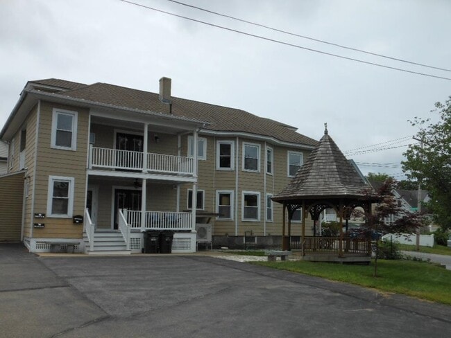 Building Photo - 677 Belmont St
