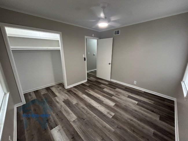 Building Photo - 817 Caver St
