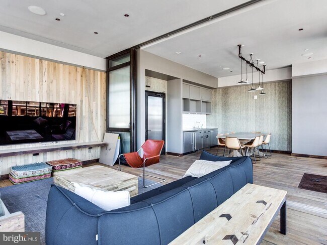 Building Photo - 2030 8th St NW