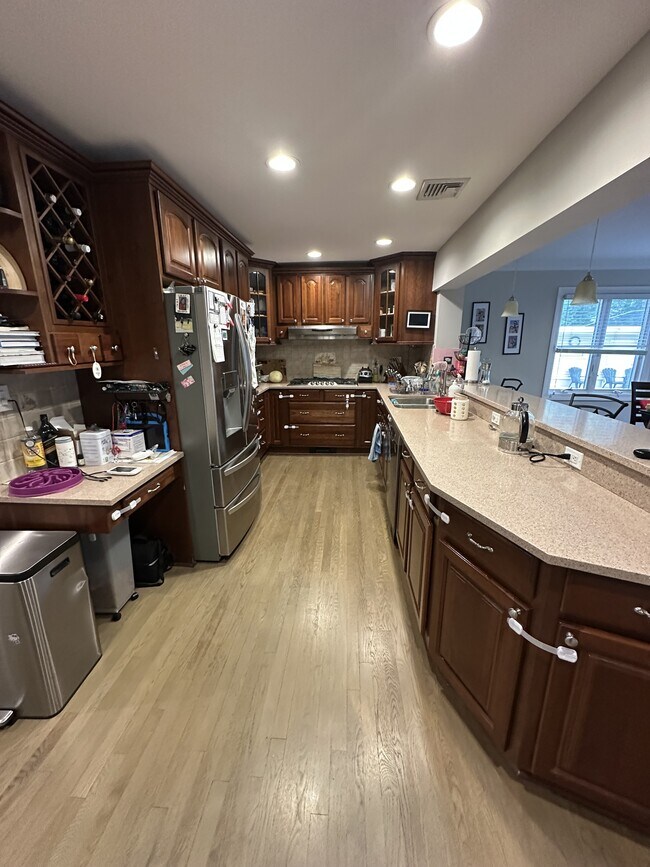 Building Photo - 85 Mountain Ridge Dr