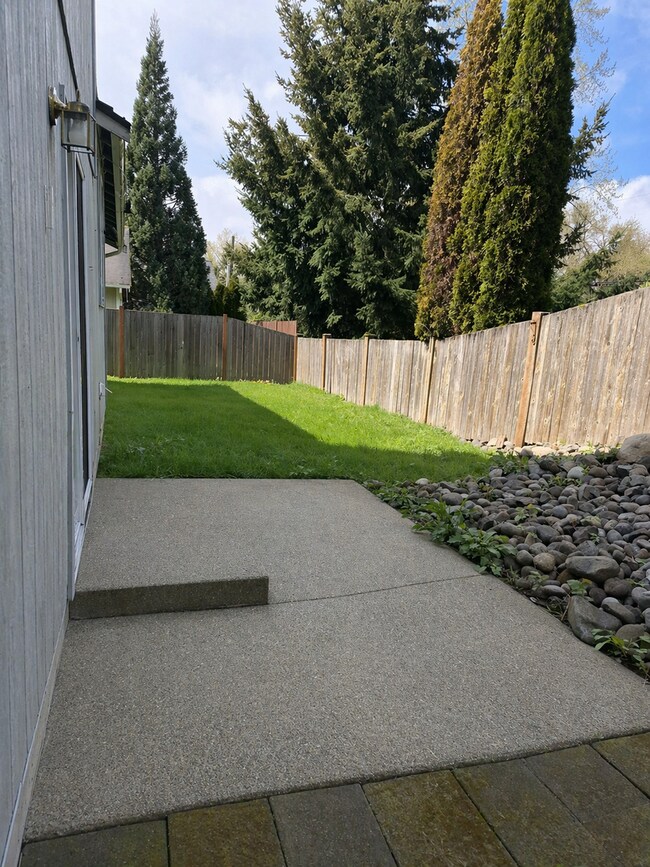 Building Photo - Spacious 3BD/2.5BA in Puyallup | 2-Car Garage + Private Fenced Yard