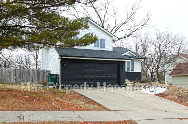 Building Photo - 2400 Rocklyn Dr