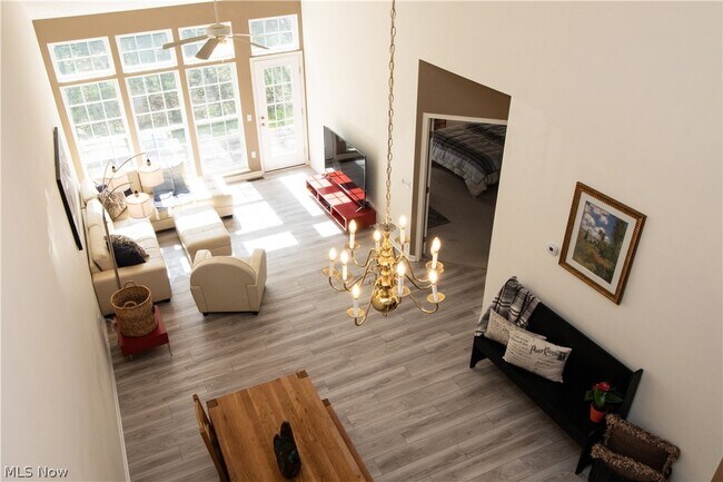 Building Photo - 4977 Lake View Dr