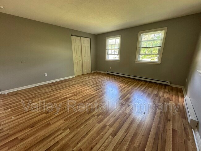 Building Photo - 87 S Silver Ln