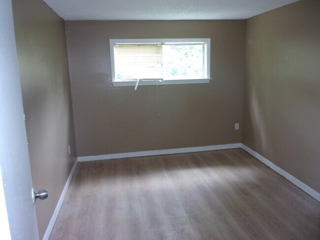 Building Photo - 1297 Vicoscia Ave