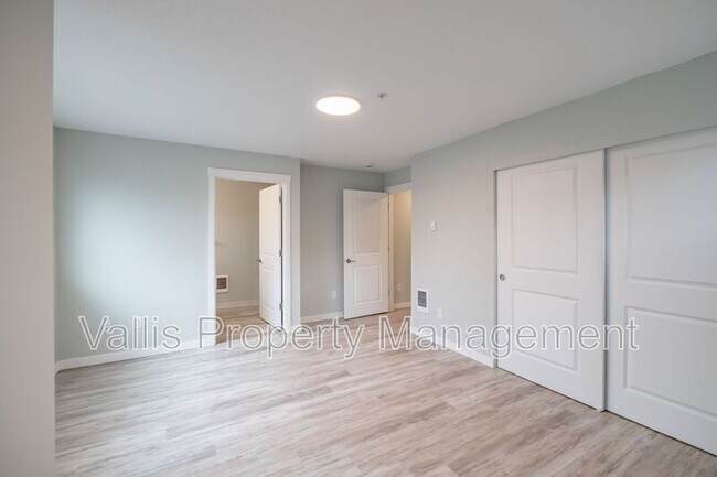 Building Photo - 13001 S Crompton Lane