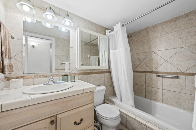 Building Photo - 1000 SE 15th St