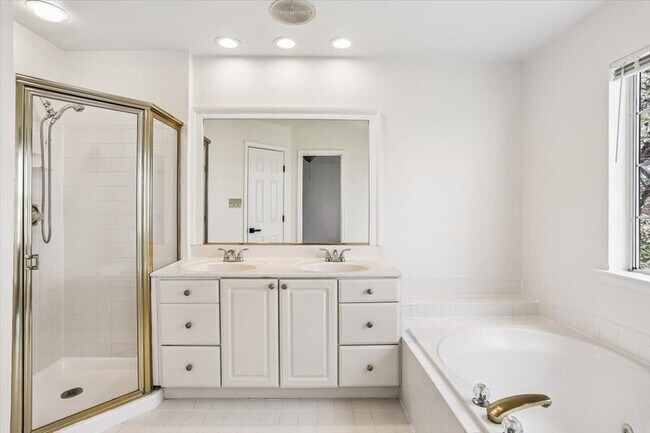 Building Photo - 14104 Parker Farm Way