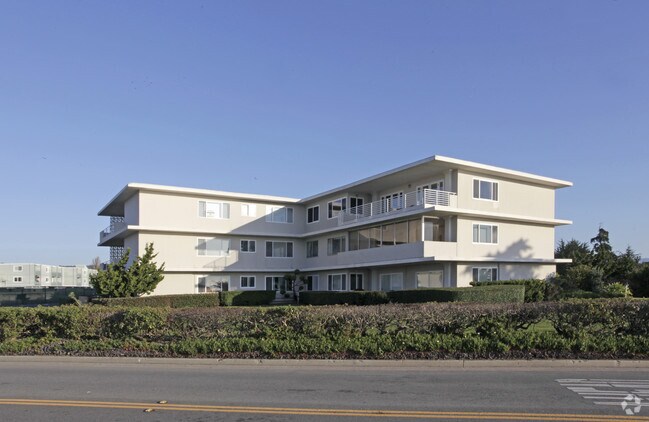 Building Photo - The Carmel