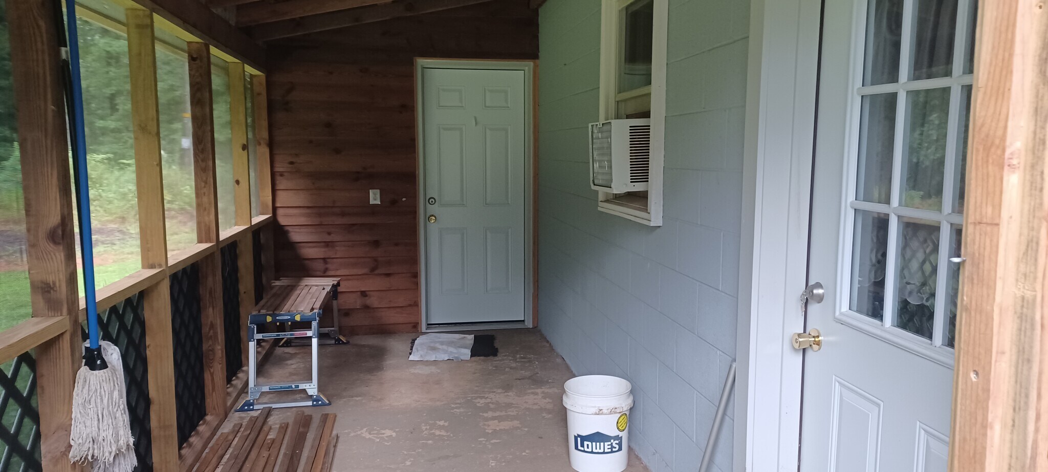 Screened in porch - 125 Red Fern Ln