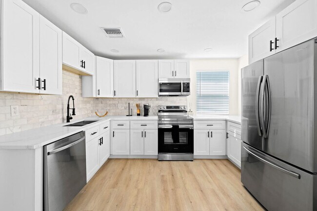 Building Photo - 4603 N Ocean Blvd