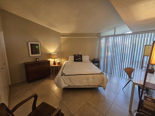 Building Photo - 37800 Da Vall Dr